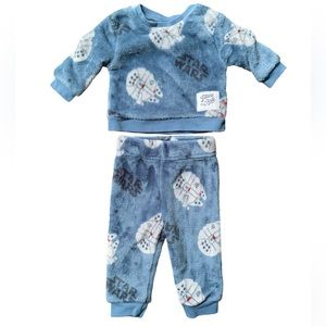The SOFTEST Star Wars sweat suit for your 3-6 month old!